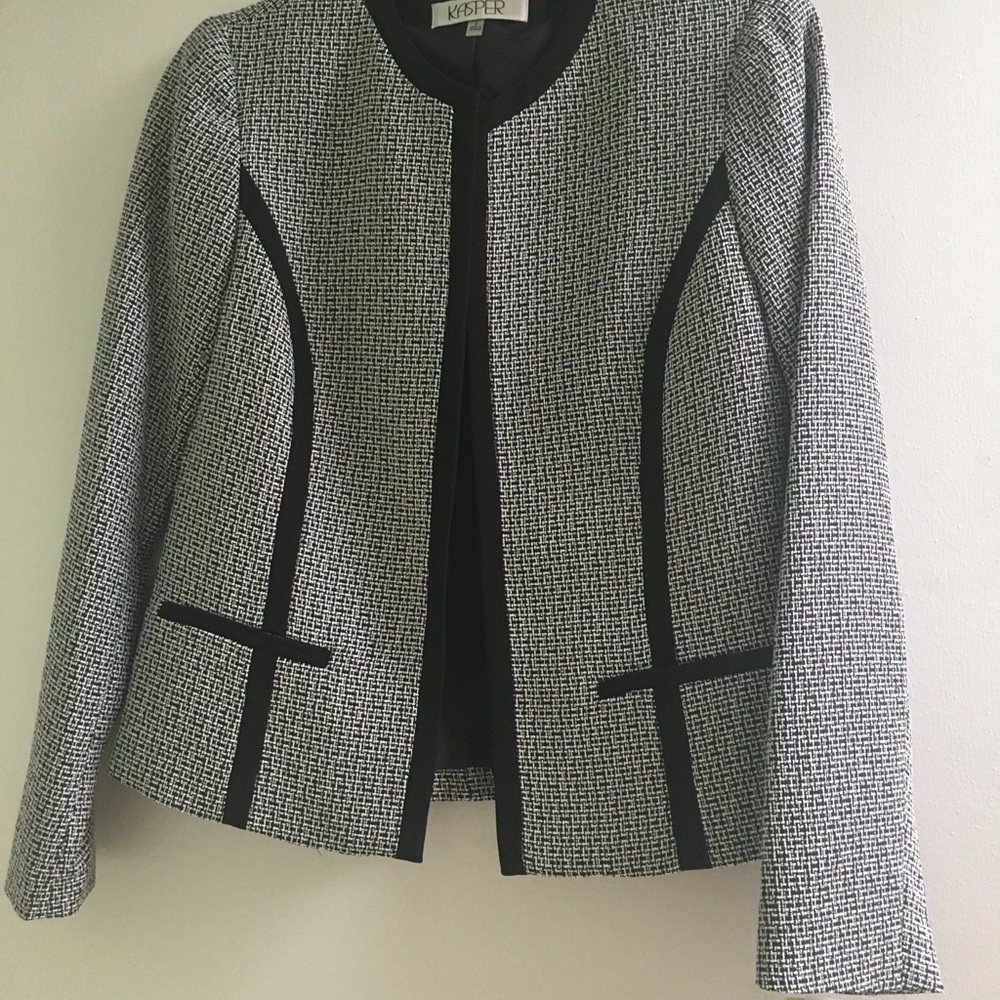 Black/white power suit